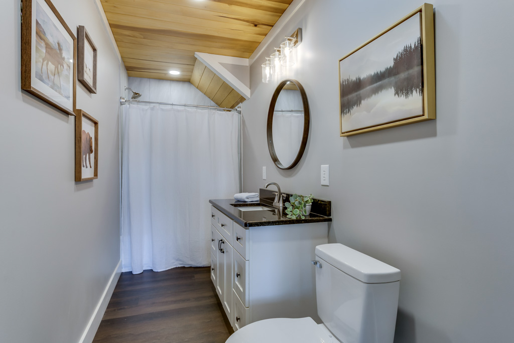 Basement full bathroom